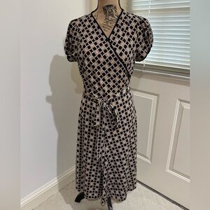 BCBGMaxAzria Black and Cream Patterned wrap Dress size Large
